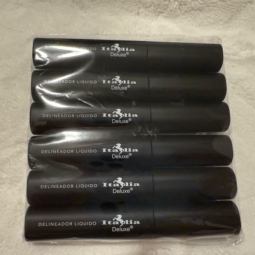 Italia Deluxe Liquid Eyeliner with Brush Tip in Black Pack of 6